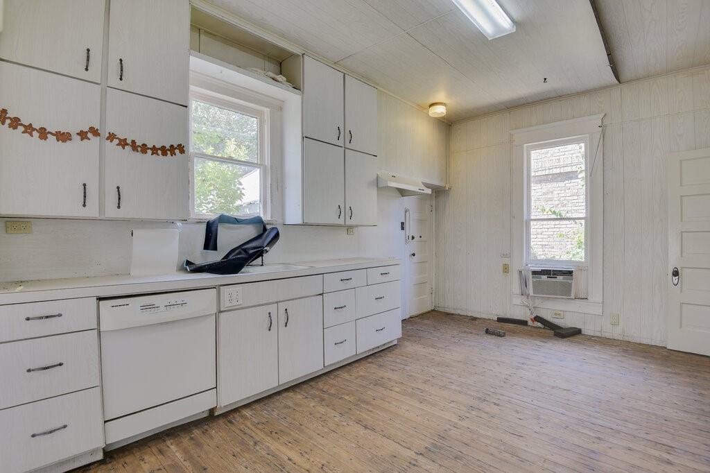 TOWN - Commercial Sale