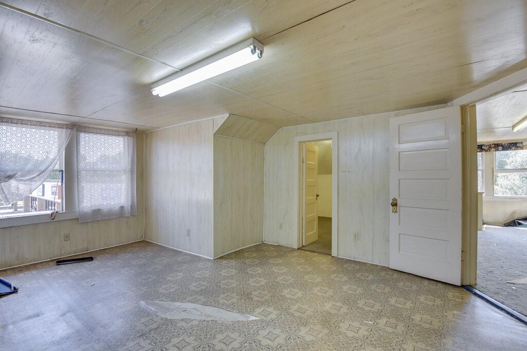 TOWN - Commercial Sale