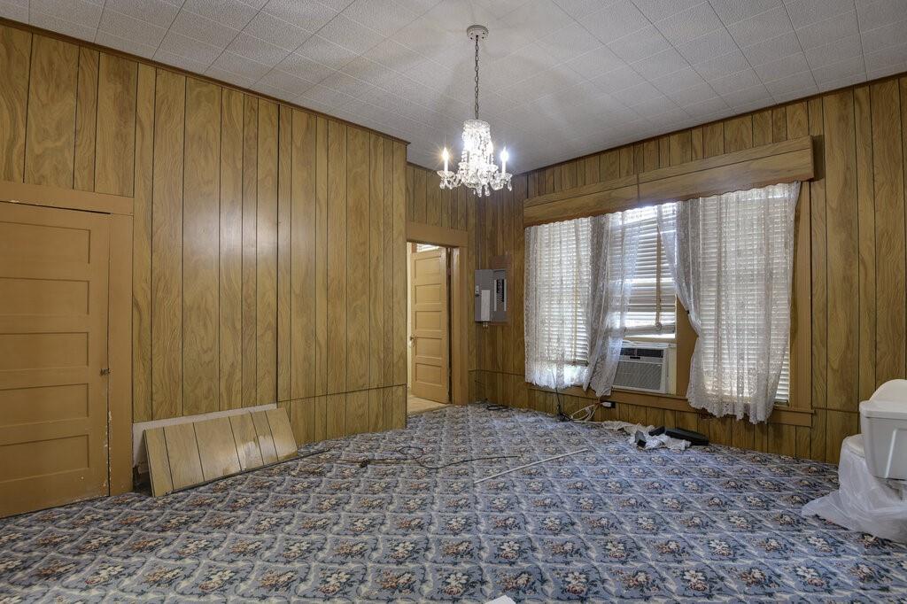 TOWN - Commercial Sale