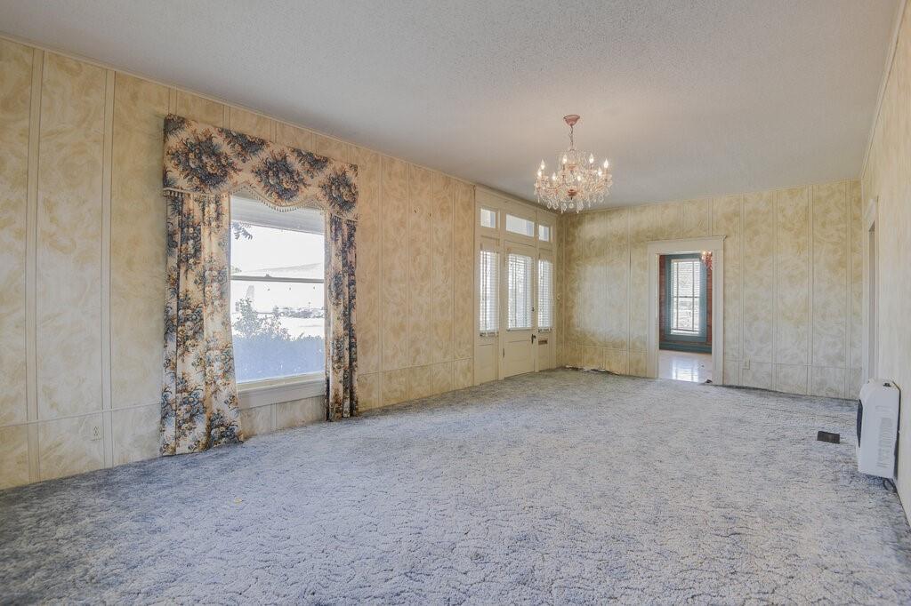 TOWN - Commercial Sale