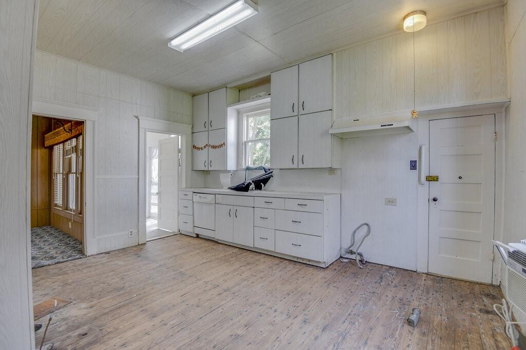 TOWN - Commercial Sale