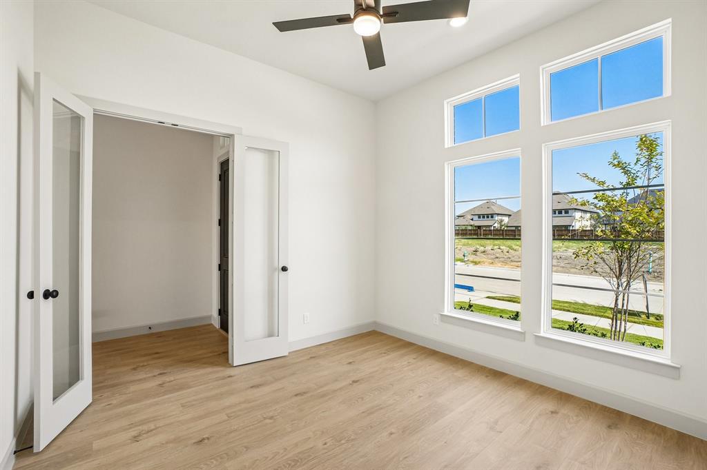 1833 Vetiver Glow Drive
