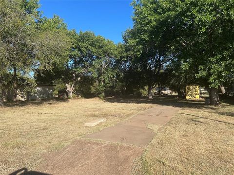 315 S Ave. H Olney TX 76374