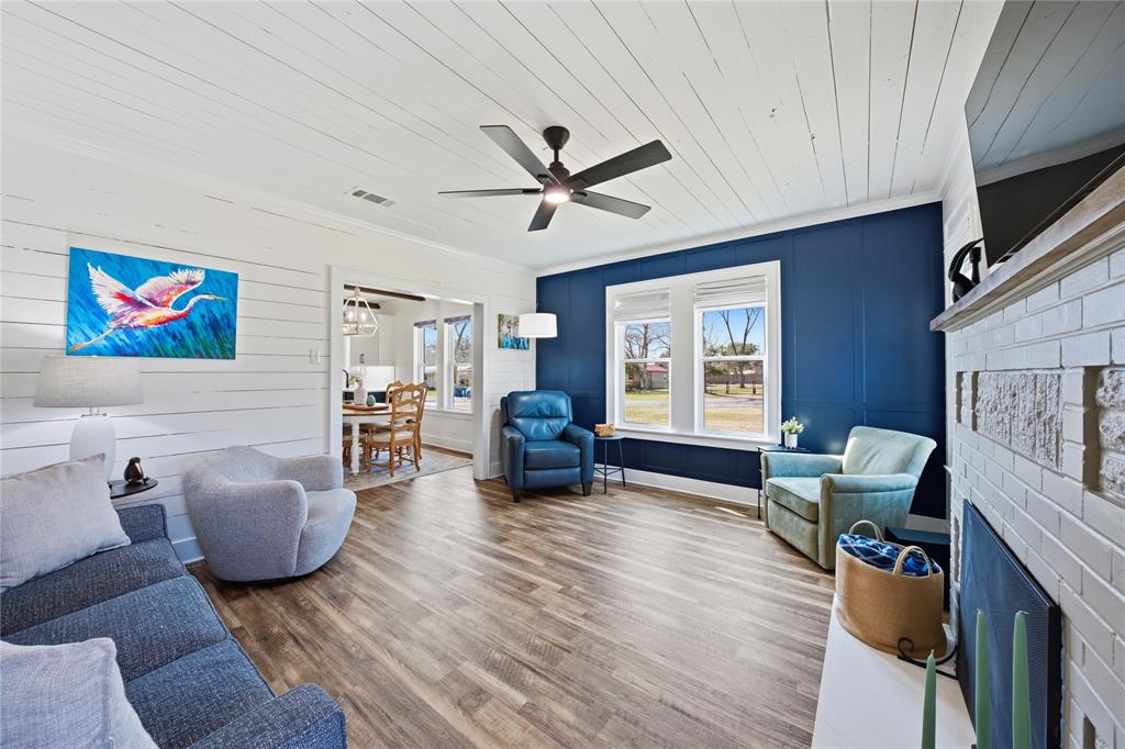 904 E College Street