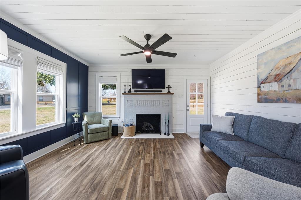 904 E College Street