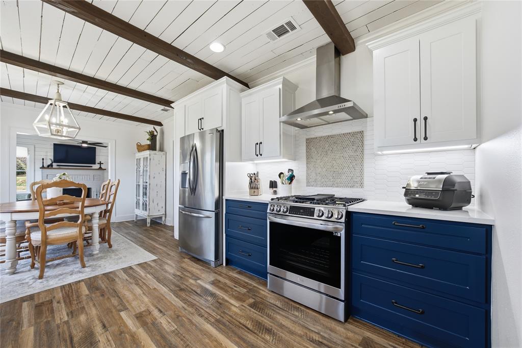 904 E College Street