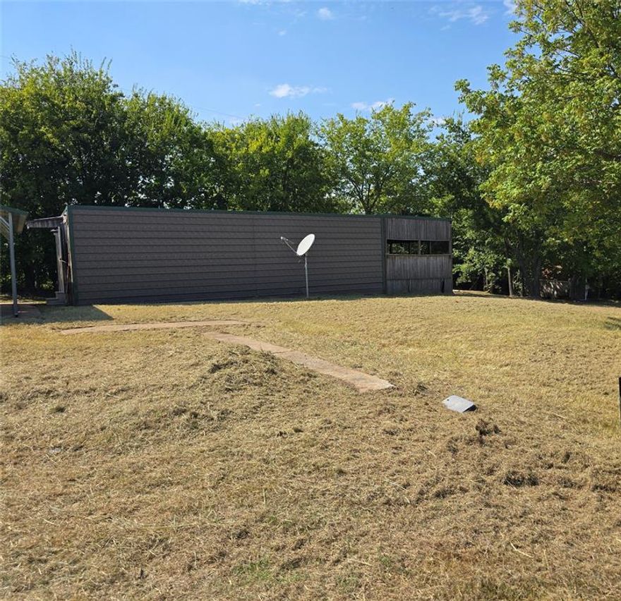 Lake Tawakoni cabin on large corner lot in a lake front subdivision. Cabin has 1 bedroom, 1 bathroom with full size washer and dryer connections. Kitchen dining and living combo. Large back porch with access from bedroom or yard. Seller states the septic tank will need new pump motor. All information in approx, buyer and buyers agent to very information.