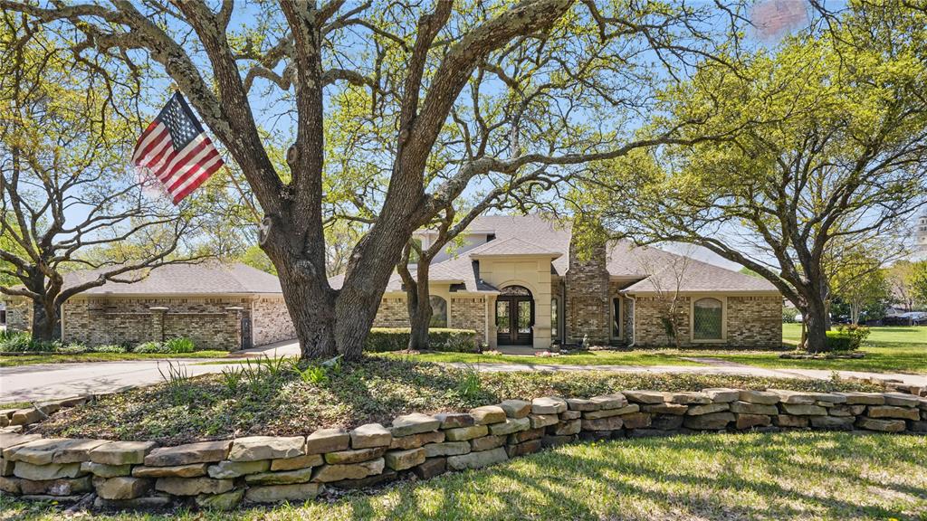205 Carriage Trail