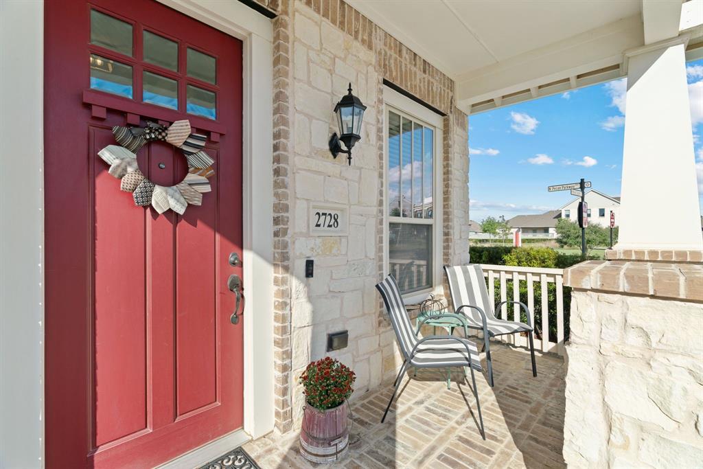 2728 N Market Square