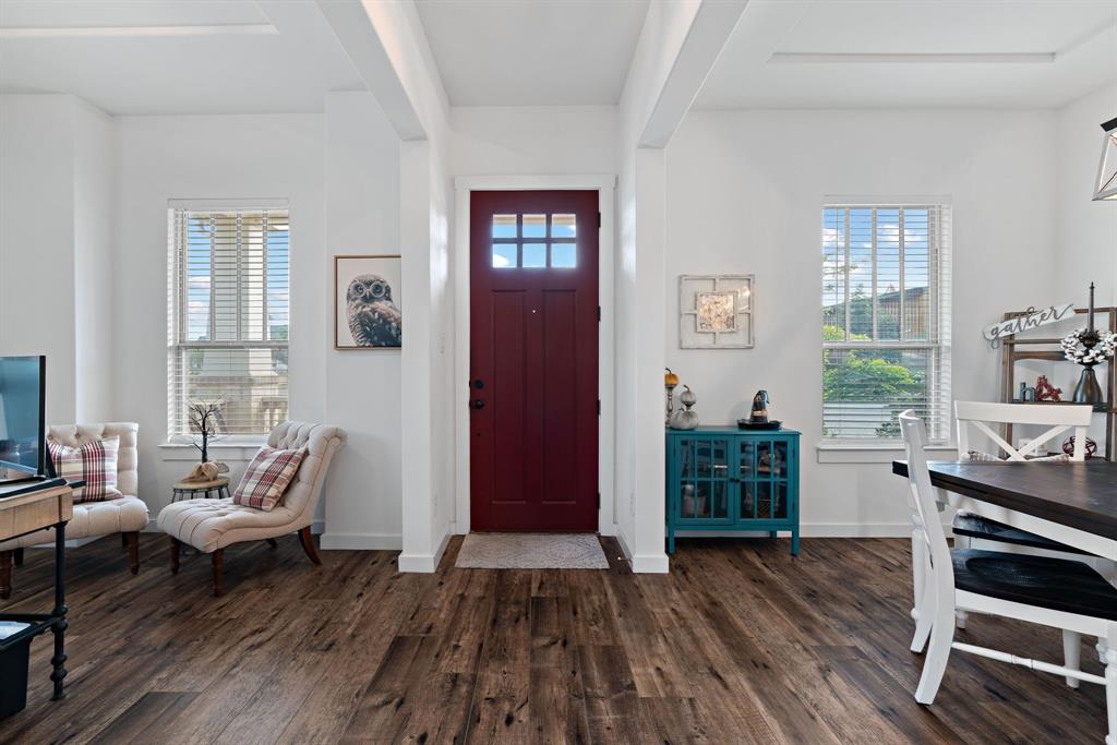 2728 N Market Square