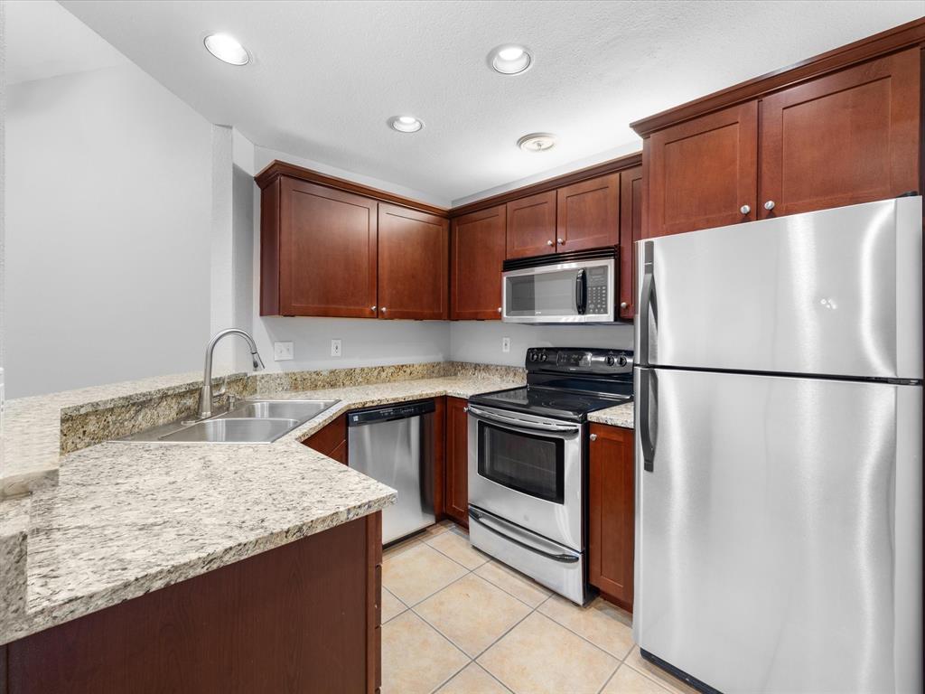 4104 N Hall Street 326