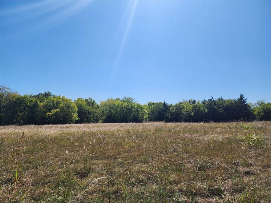 Beautiful piece of land right in the heart of Royse City, ready for commercial development. Royse City has grown tremendously over the last few years and is still growing strong. Don't miss out on this commercial opportunity of a lifetime!