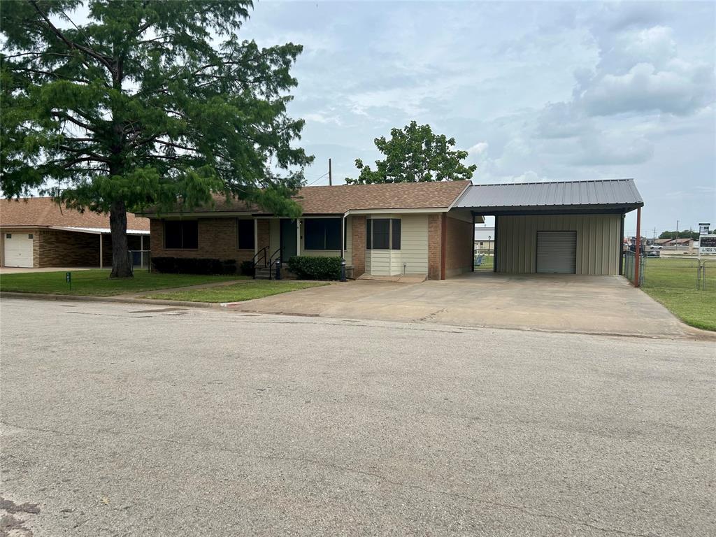 102 W Highland Drive
