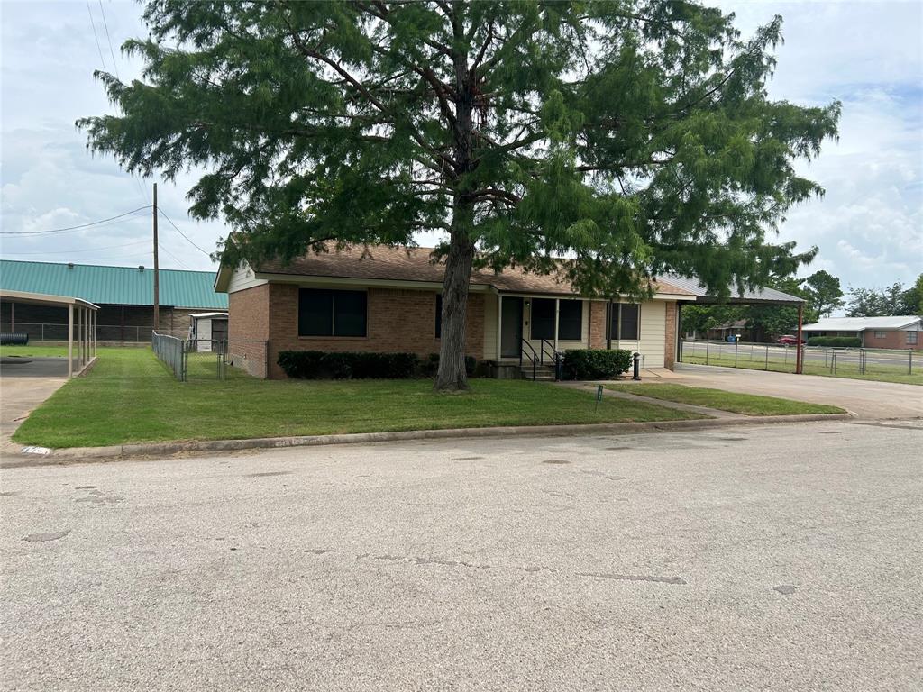 102 W Highland Drive