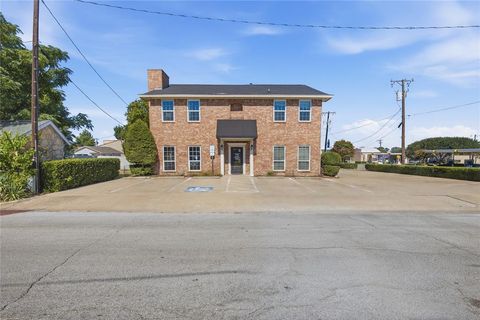 Photo of 110 S BARTO Street, Grapevine, TX 76051 (MLS # 21329029)