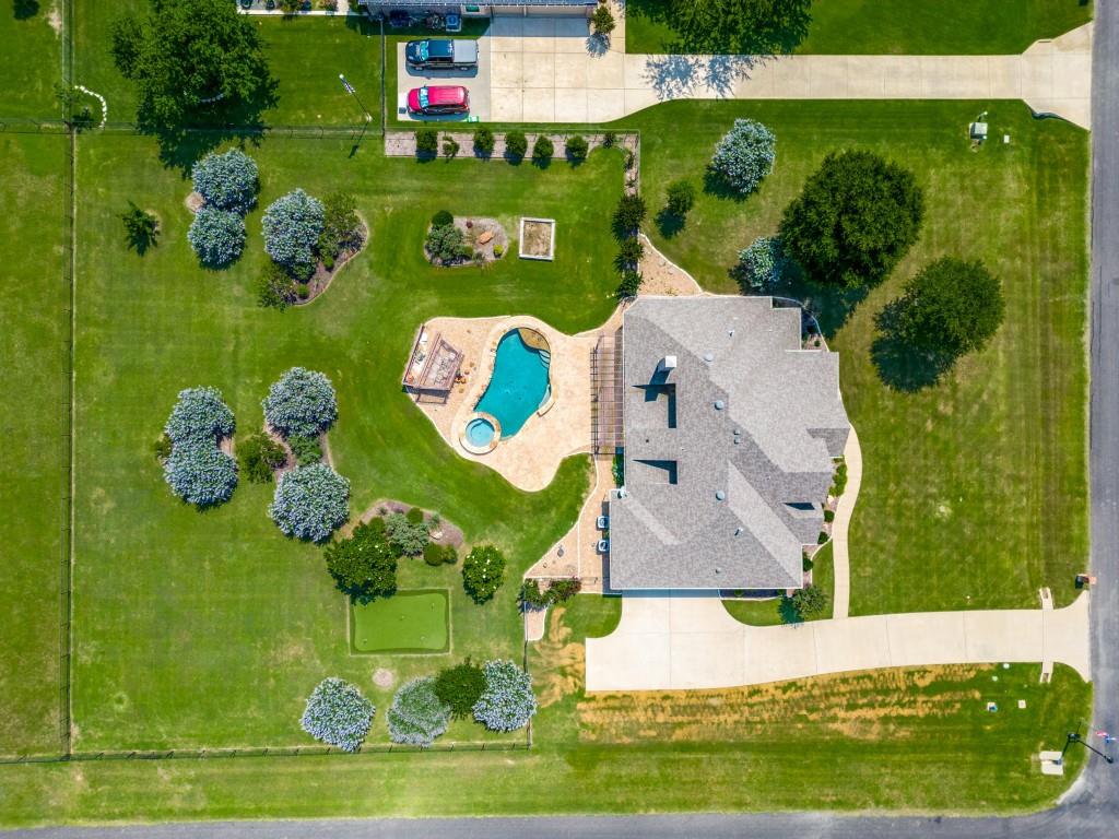 2712 Oakwood Drive