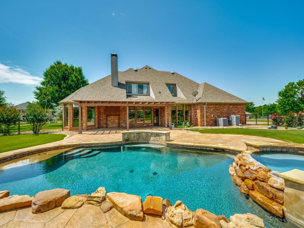 2712 Oakwood Drive