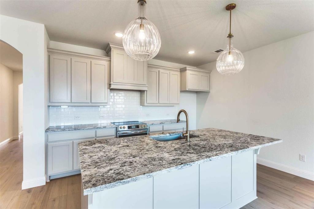 533 Hillcrest Circle