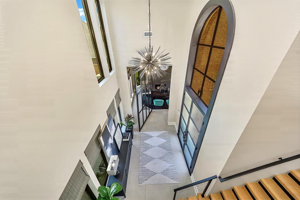 5509 Weatherby Lane