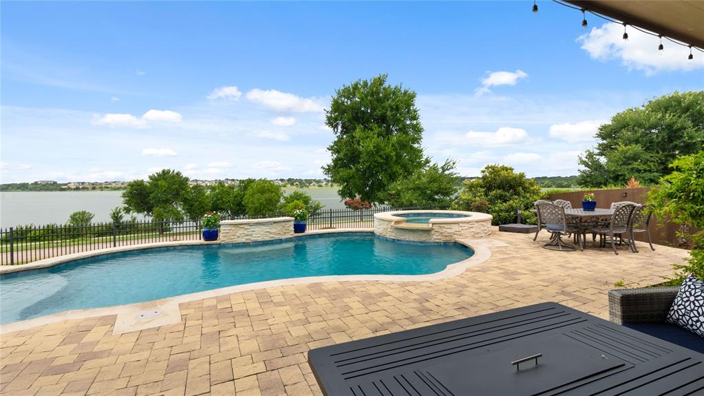 2809 Burgundy Trail