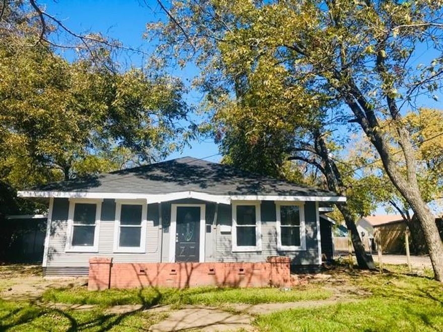 Great opportunity on Historical Home right in Downtown Ennis! Plenty of space, offering 4 bedrooms and 2 baths, interior has been painted and added new carpet thru out, master bath has been updated as well, Central AC and heat work great, roof was put on around 2020, home is leased making it a great investment property or make it your dream own home with just some TLC! Tenants can stay or move out with no problem, home is priced way under Value so make your best offer now before it’s gone!