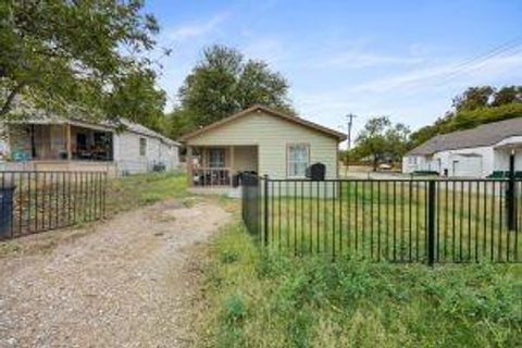 Photo of 2961 Pearl Avenue, Fort Worth, TX 76106 (MLS # 21101112) Photo of 2961 Pearl Avenue, Fort Worth, TX 76106 (MLS # 21101112)