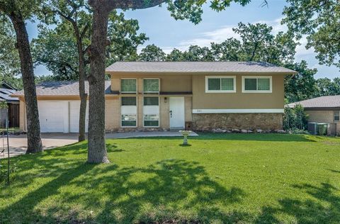 141 Stonegate Court Bedford TX 76022