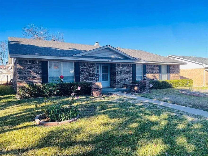 This delightful 4-bedroom house showcases solid structure and a classic charm. It includes a large living space adorned with ornamental beams and a warm fireplace, creating an inviting atmosphere for social events. The expansive formal dining room is superb for hosting guests. The kitchen has been modernized with elegant granite countertops and contemporary appliances. The sizable master bedroom, along with other bedrooms, provides plenty of room. An ideal choice for those in search of traditional sophistication and ease. Situated near the Dallas Athletic Country Club and easily accessible from major highways.