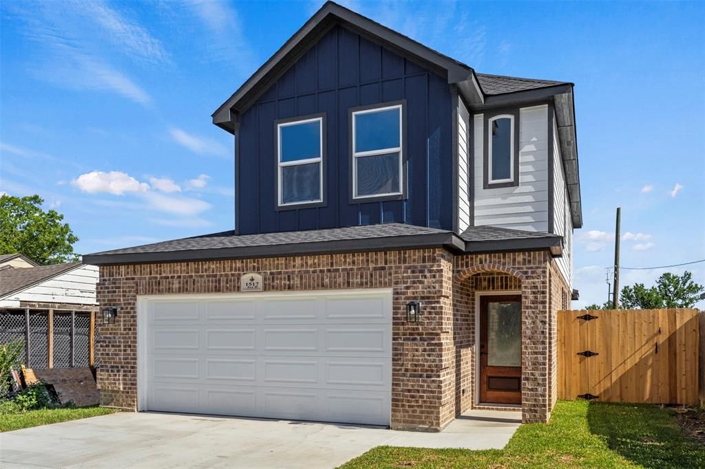 Photo of 1517 Avenue D, Fort Worth, TX 76104 (MLS # 21264056)