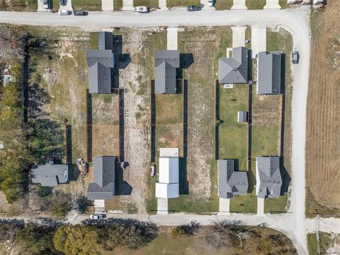 310 N Helton Street Randolph TX 75475