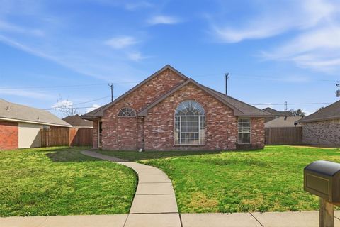 Photo of 1302 Old Knoll Drive, Wylie, TX 75098 (MLS # 21189390)