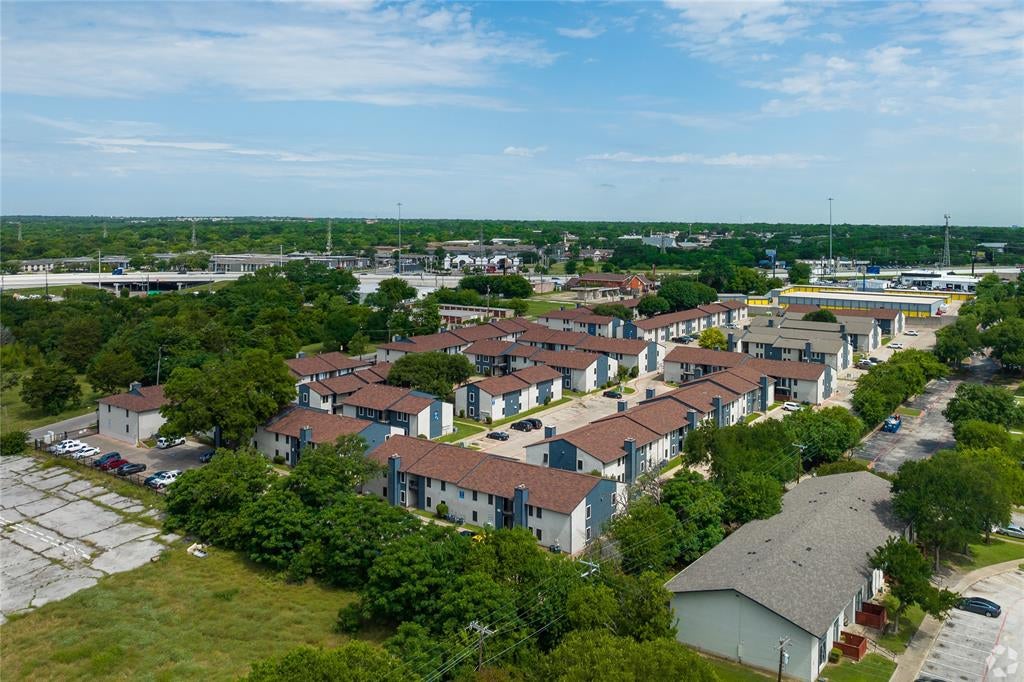 Photo of 3700 S Tyler Street #00408, Dallas, TX 75224 (MLS # 21385583)