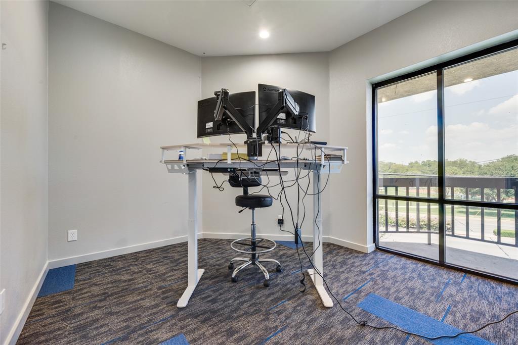 2650 Valley View Lane 200