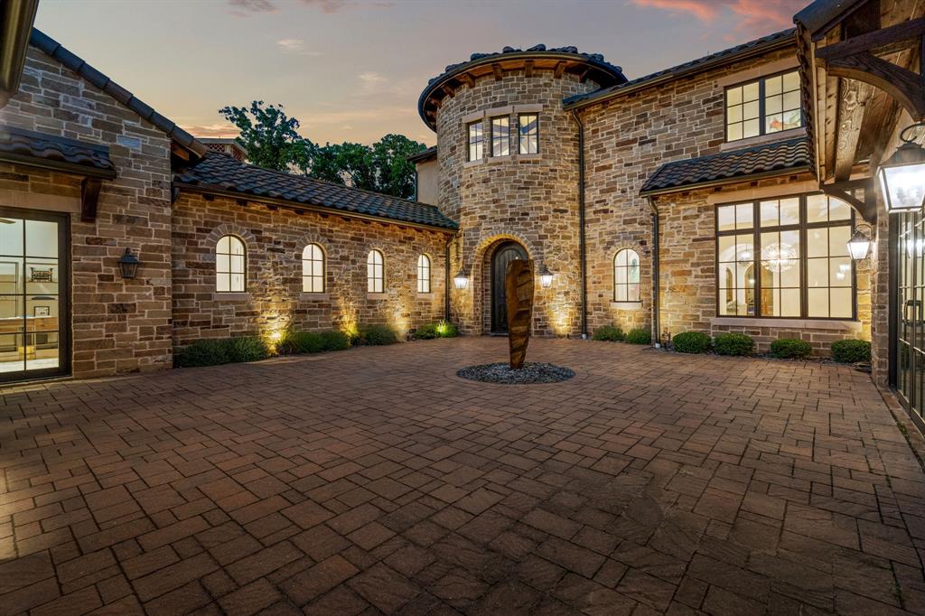 2210 Barcelona Court