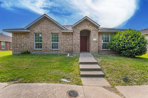 Photo of 1311 Chapman Drive, Lancaster, TX 75134 (MLS # 21238331)