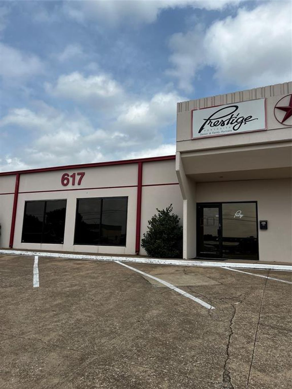 Photo of 617 W Kearney Street, Mesquite, TX 75149 (MLS # 21223349)