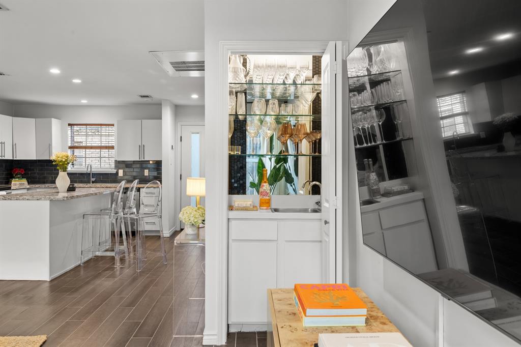 Buena Vista Ave Condo 4306 - Residential Lease