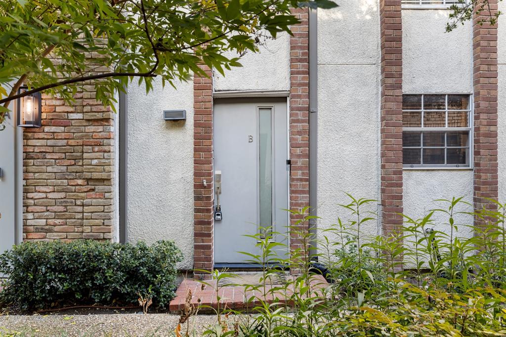 Buena Vista Ave Condo 4306 - Residential Lease