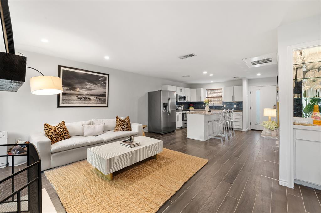 Buena Vista Ave Condo 4306 - Residential Lease