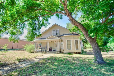 Photo of 216 Fortune Street, Marlin, TX 76661 (MLS # 21326387)