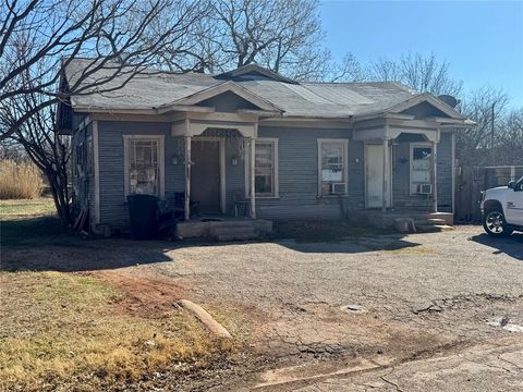 Photo of 409 Sewell Street, Abilene, TX 79605 (MLS # 21206409)