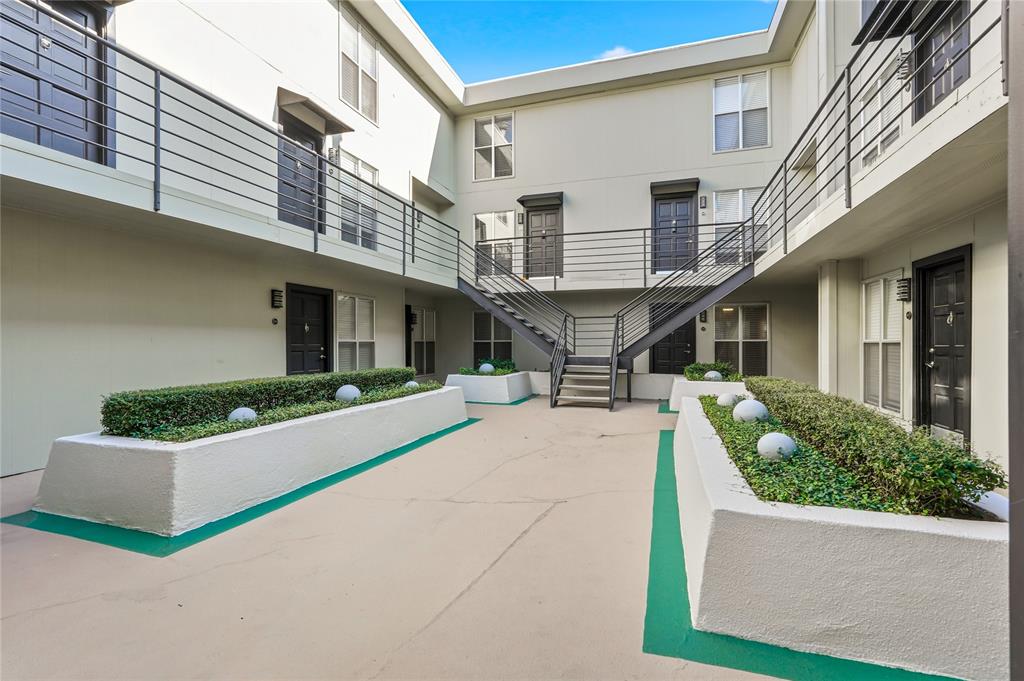 Two Holland Place Condo - Residential