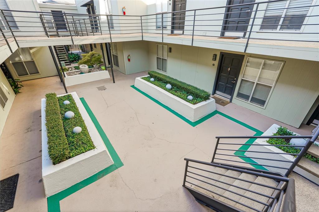 Two Holland Place Condo - Residential