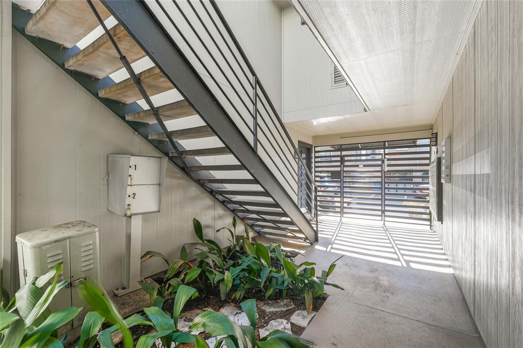 Two Holland Place Condo - Residential