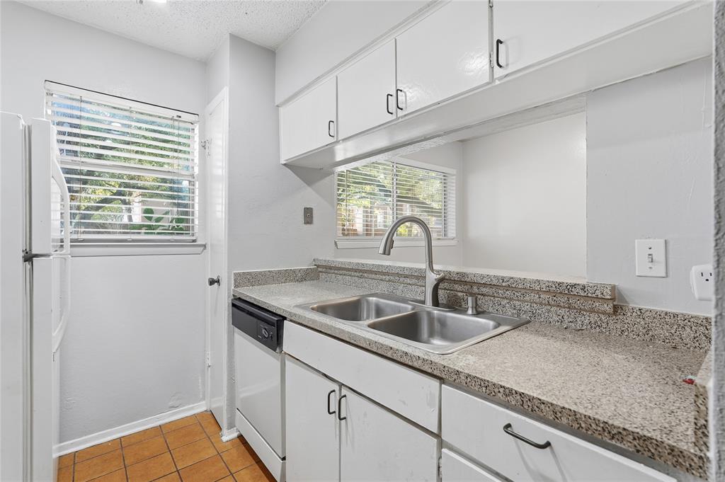 Two Holland Place Condo - Residential