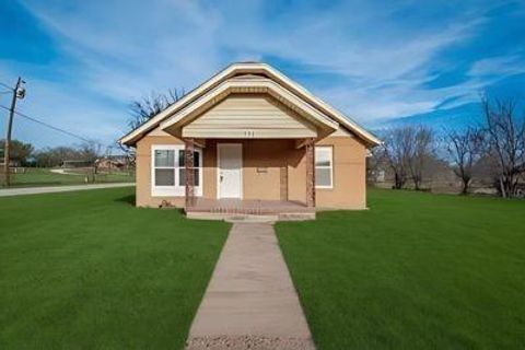 320 N 2nd Street Jacksboro TX 76458