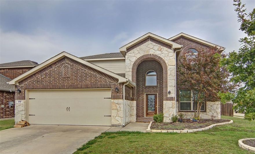 GORGEOUS HOME! This home offers an Open Floorplan from the kitchen to living room, with a nice kitchen nook area. Community Park & Pool just a short walk away. Energy Efficiency includes Radiant Barrier, Programmable Thermostat, & Low-E Windows. Home has decorative crown moulding, granite countertops, & a fenced in backyard. Built 3 years ago by one of the nations top builders & has only been belonged to one other family. There is so much to see in this home, the dining room just off the entrance, the upstairs game room, & the master suite with it's own private bathroom.