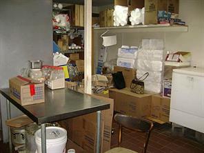 Yins - Commercial Sale