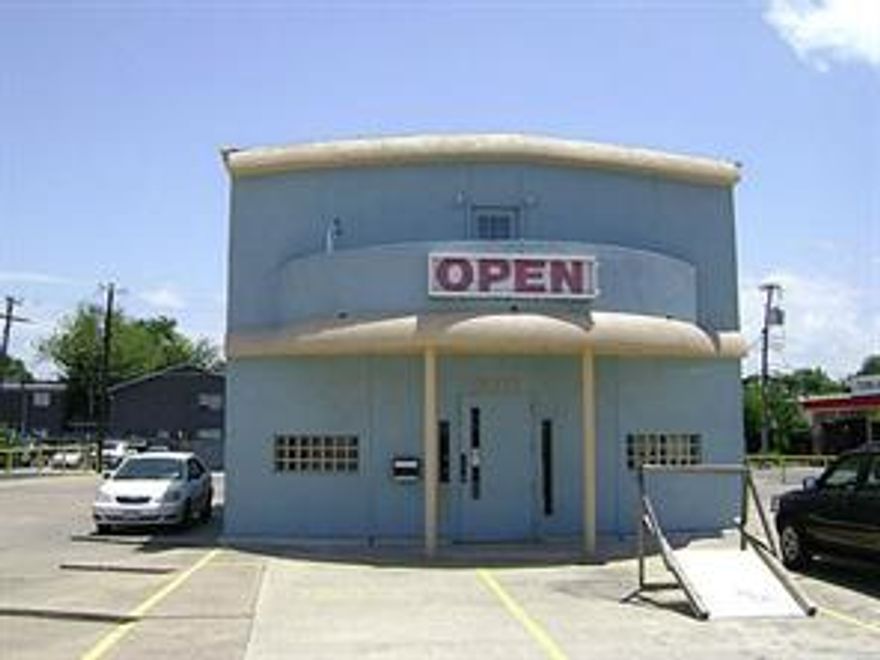 Location,location!! Owner selling business, including all equipement, large walk in freezer, extra cold storage, food preparation, deep fryers, separate dry good and food storage. Apartment over restaurant with separate entrance, can be used as residence or leased for extra income. Area has new construction in progress with established businesses. Lower Greenville Avenue less than 2 blocks away.