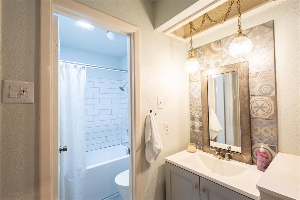 2706 Meadow Bluff Lane